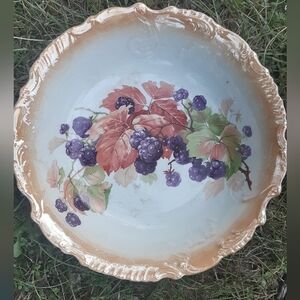 Elegant Ceramic Bowl with Grape Design